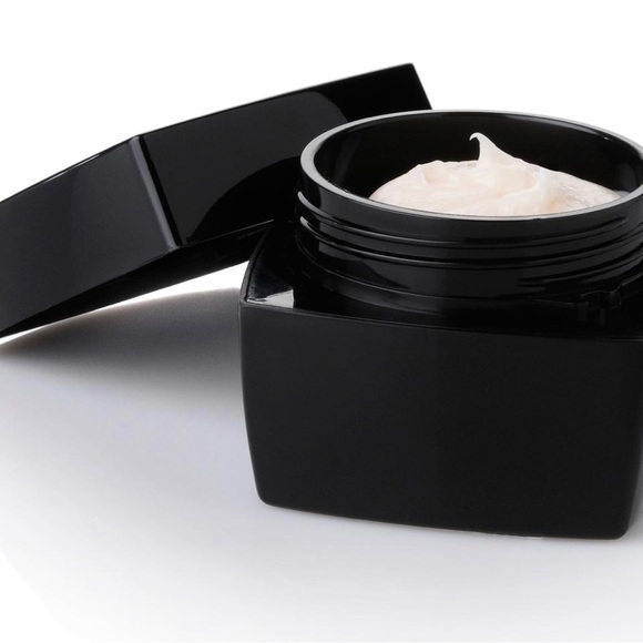 BNS Signature A PM Transport C infused w/2 x’s Hyaluronic SPF 30+ moisturizer - Picture 5 of 5